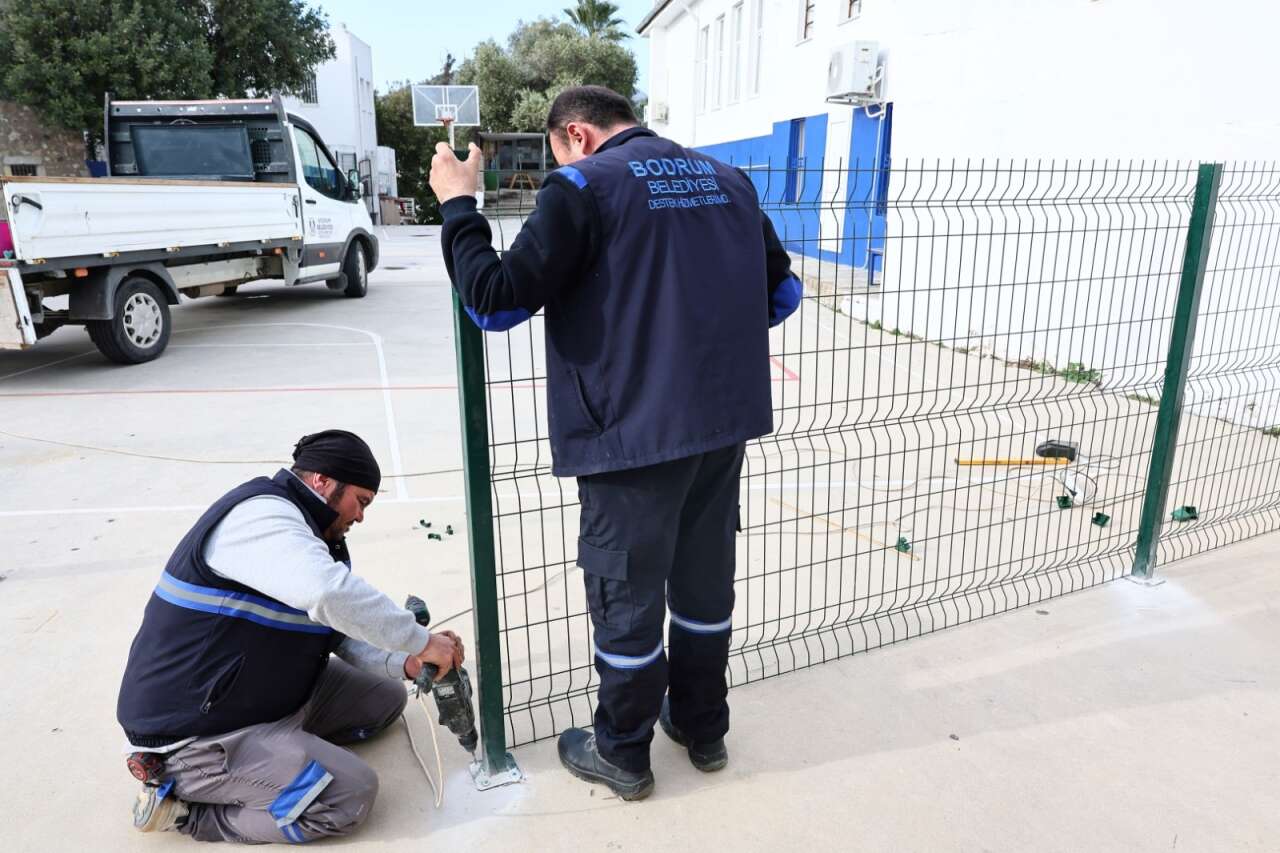 Bodrum Belediyesi Okullar İçin Sahada 5